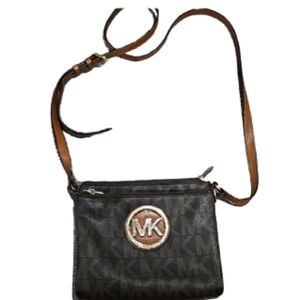 Michael Kors crossbody wallet bag
